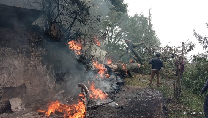 सीडीएस जनरल बिपिन रावत का हेलिकॉप्टर दुर्घटनाग्रस्त, सवार 14 में से 13 लोगों की मौत की पुष्टि